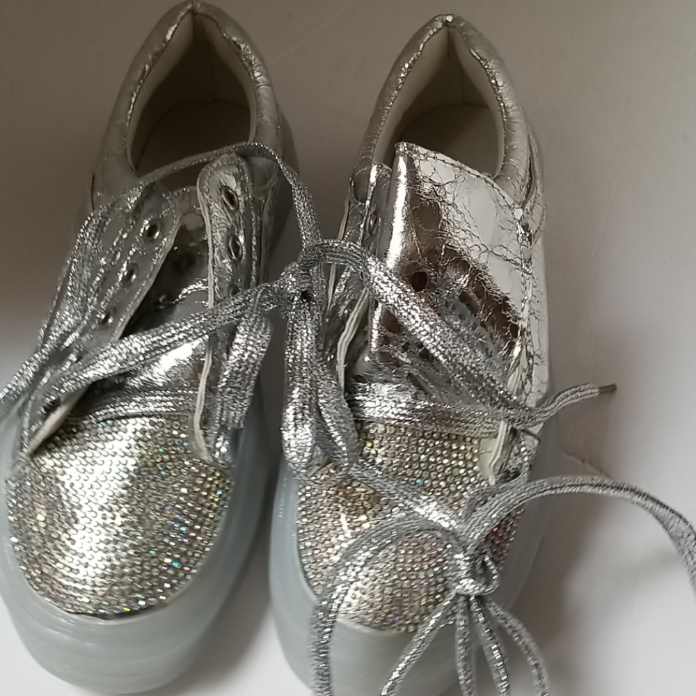 Silver lame casual rhinestone shoes